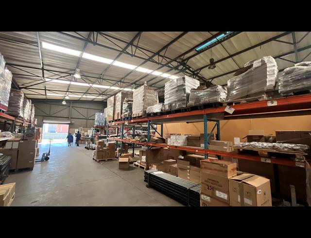 1,535M² WAREHOUSE TO LET IN SPARTAN
